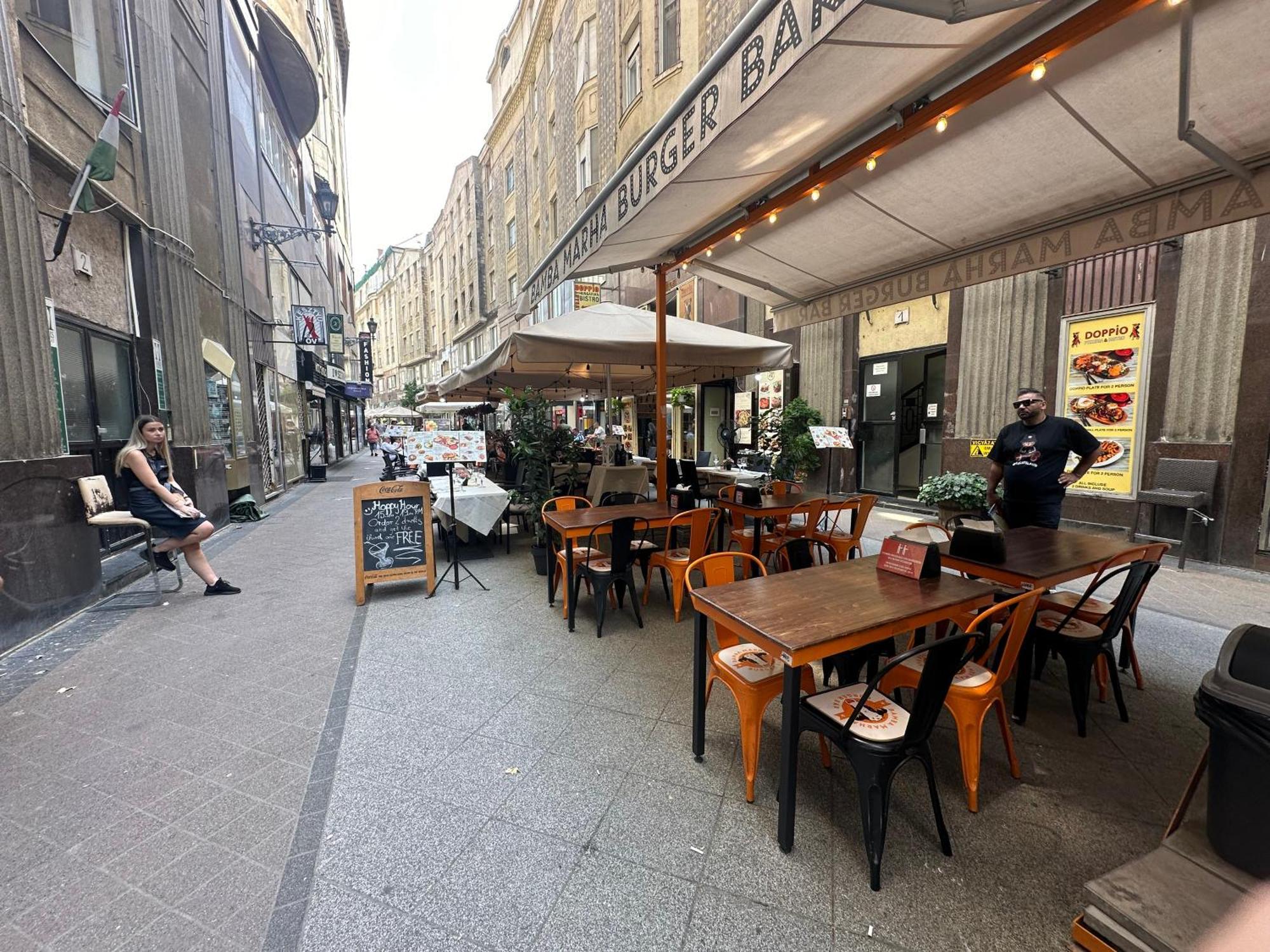 Bright Apartment In The Most Beautiful Street Of Budapest Vaci Street, Fashion Street Exteriör bild